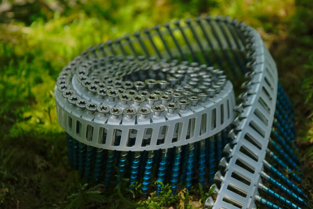SCRAIL behajtható szegcsavar tekercs innovatív és gyors faépítészeti rögzítéshez